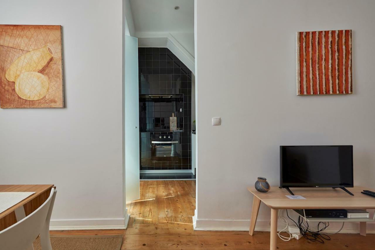 Charming Apartment Em Belem-Books And Canvas Lisbon Exterior photo